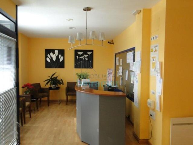 Local de 175 m², acondicionado como clínica en Negreira centro, al lado de los juzgados photo 0