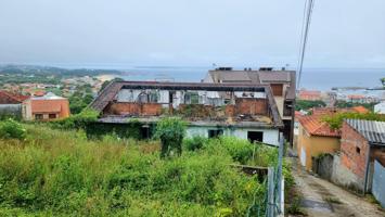 Casa con terreno para reformar en venta en Ribeira. photo 0