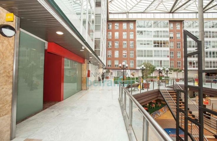 Local comercial en venta situado en la primera planta del Centro Comercial Área Central, en Santiago de Compostela. photo 0