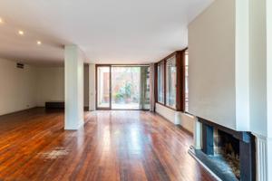 Piso En venta en Les Tres Torres, Barcelona photo 0