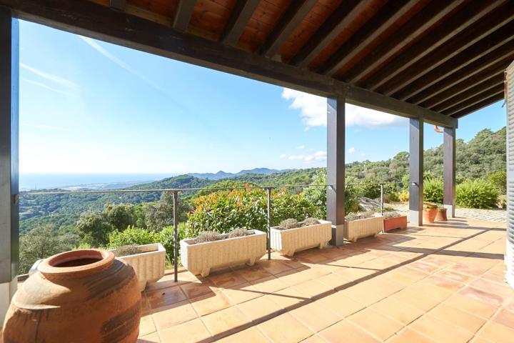 ESPECTACULAR CASA EN LA CORNISA CON VISTAS AL MAR photo 0