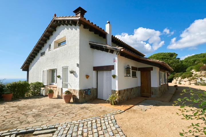 ESPECTACULAR CASA EN LA CORNISA CON VISTAS AL MAR photo 0
