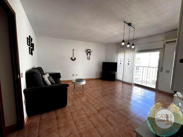 AMPLIO Y LUMINOSO PISO A ESCASOS METROS DE LA PLAYA photo 0