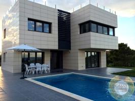 EXCLUSICA VILLA EN PRIMERA LÍNEA photo 0