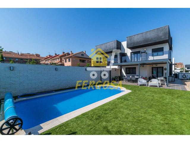 CHALET PAREADO EN NAVALCARNERO photo 0