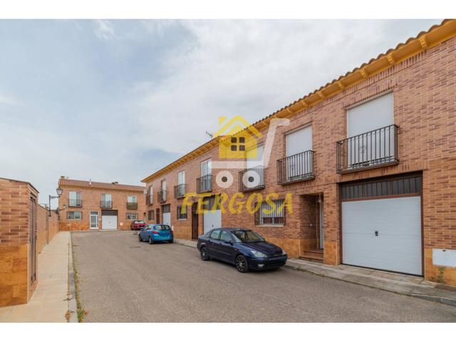 CHALET ADOSADO EN VENTA EN NOVÉS photo 0