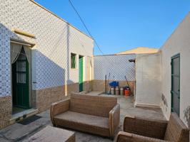 Venta de casa en planta baja con parcela para reformar a su gusto en Los Dolores photo 0