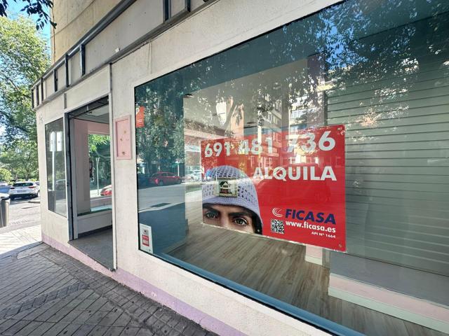 ALQUILER DE LOCAL COMERCIAL EN ESQUINA – AV. DE BETANZOS CON CALLE PUENTEDEUME (BARRIO DEL PILAR) photo 0