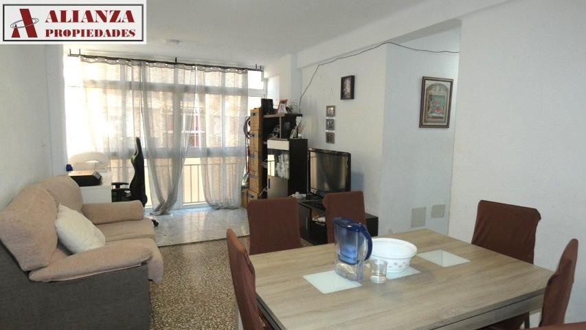 Piso en venta en Málaga de 74 m2 photo 0