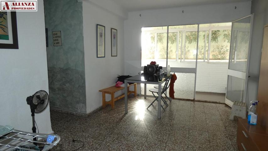 Piso con de tres dormitorios con ascensor en Juan XXIII con vistas despejadas y soleado photo 0