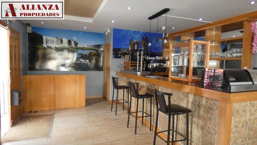 Bar restaurante con amplia terraza con vistas despejadas cerca de la playa photo 0