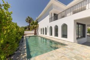 Licencia turistica! Fantástica villa de 8 dormitorios y 2 piscinas privadas photo 0