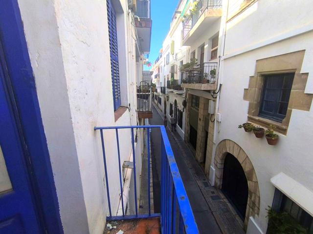 piso con patio-terraza en edificio histórico de sitges cerca de la playa photo 0