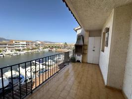 Apartamento en el corazón de Empuriabrava con vistas al canal y 2 balcones photo 0