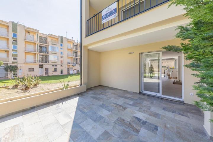Casa adosada a estrenar, a 100 m de la playa, 3 dormitorios, 2 baños, garaje, piscina y jardín comunitario. photo 0