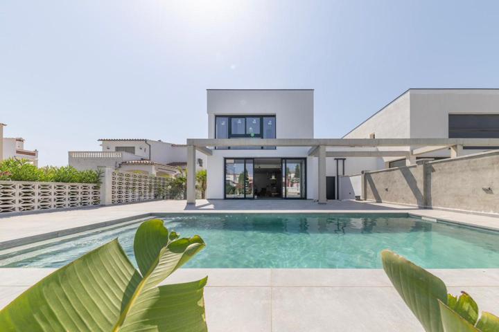 Villa con 4 dormitorios, 4 baños, piscina, jardín, obra nueva, amarre de 12 m photo 0