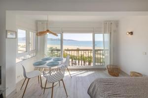Moderno estudio con fantásticas vistas al mar, ¡en primera línea de playa! photo 0