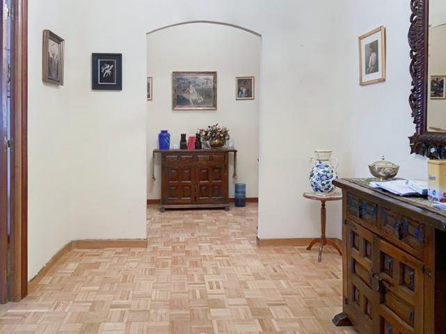 Piso En venta en Huertas-Cortes, Madrid photo 0