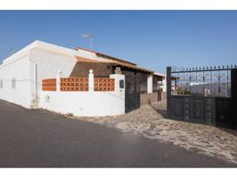 Chalet en venta en El Charco photo 0