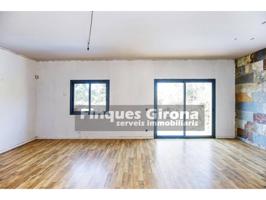 MAGNIFICA CASA EN VENTA EN BESCANÓ photo 0