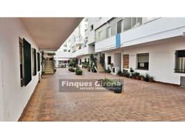 PISO EN VENTA PARA REFORMAR EN BANYOLES photo 0