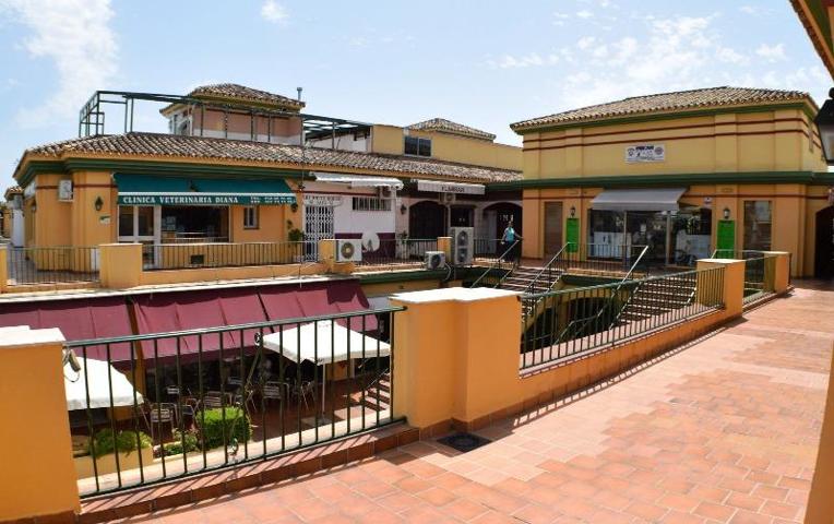 Local en venta en Estepona de 58 m2 photo 0