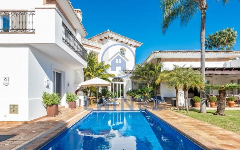 Villa en venta en Sierra Blanca, Milla de Oro de Marbella photo 0