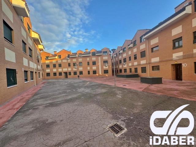 Piso en la avenida principal de Yeles en una urbanización moderna photo 0