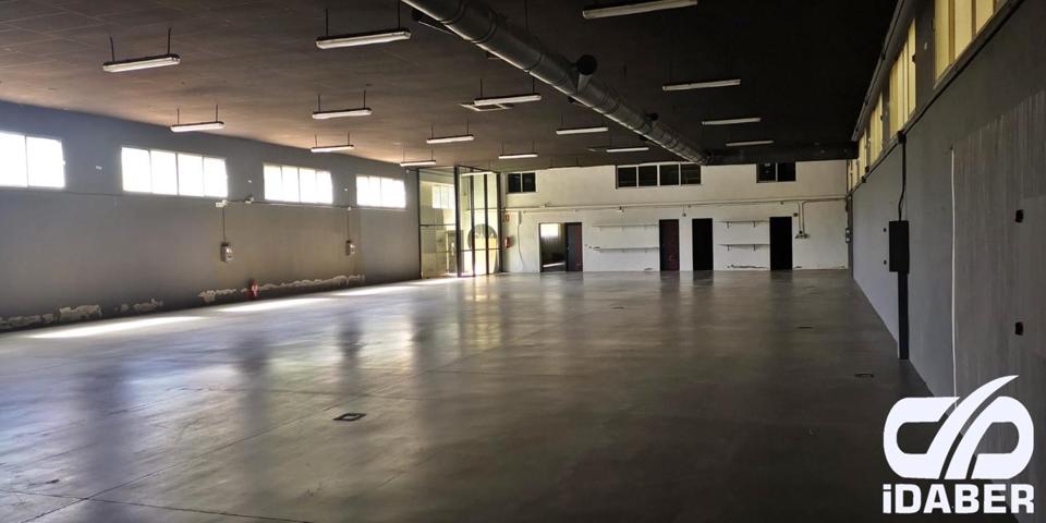 2 naves industriales conectadas entre sí de 6.800m² en Sonseca photo 0