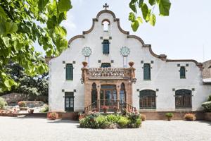 Villa modernista habilitada como hotel-boutique con 157 hectáreas en venta a 30 minutos de Barcelona photo 0