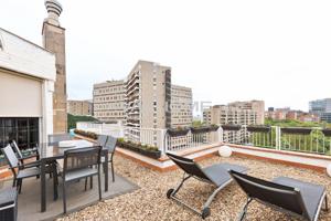Exclusivo ático con grandes terrazas y espectaculares vistas en venta en Turó Park photo 0