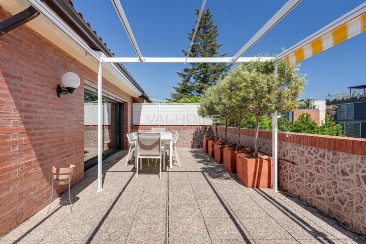 Excepcional ático dúplex con gran terraza en Arxiu Estación photo 0