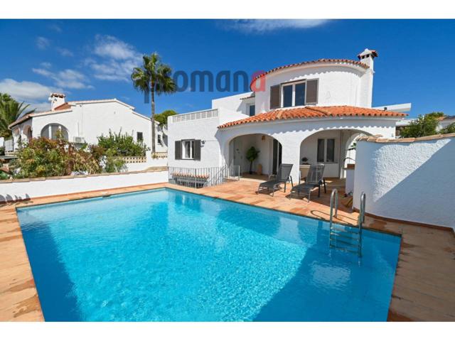 Vivienda reformada a la venta en una tranquila calle sin salida, con piscina, solárium y vistas excepcionales photo 0