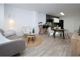 ¡SE VENDE VIVIENDA A ESTRENAR JUNTO AL AYUNTAMIENTO Y LA AVENIDA AL VEDAT! photo 0