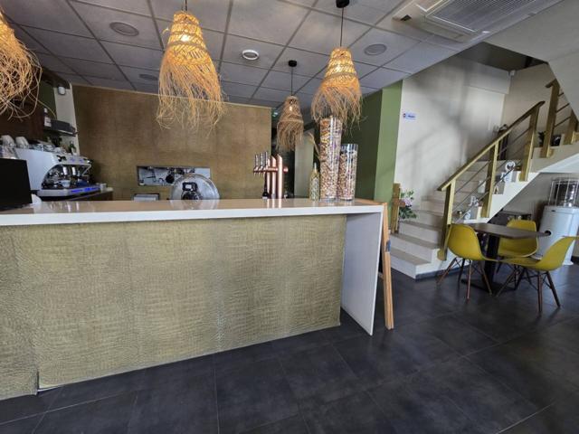 ¡Oportunidad Única en el Parc Central de Torrent! ? Traspaso de Bar Cafetería con Encanto, Estilo y Exclusividad. photo 0