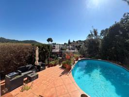 Encantadora casa adosada a la venta con jardín y piscina con vistas a la montaña photo 0