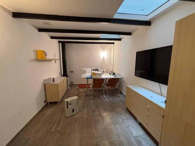 Estudio-Despacho Diáfano en Alquiler – Ideal para Emprendedores photo 0