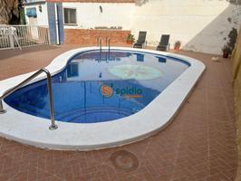 Chalet en Todosol con piscina rodeado de jardín sobre parcela de 454 m2 photo 0
