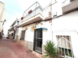 OPORTUNIDAD - Casa para reformar en pie del castillo photo 0