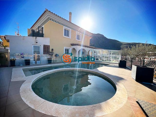 CHALET CON PISCINA PRIVADA CON EXCELENTES VISTAS AL MAR Y A CALABARDINA photo 0