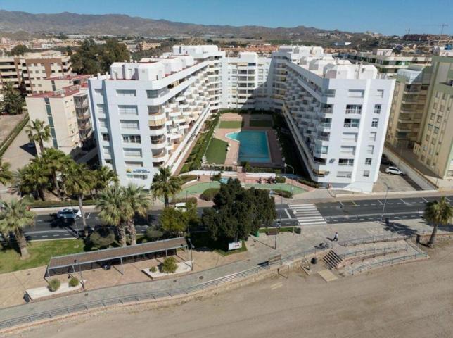 Amplio piso en primera línea totalmente reformado - Playa de las Delicias photo 0