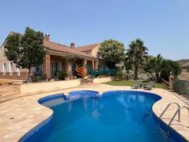 Chalet abuhardillado con vistas panorámicas al mar y a la montaña con piscina privada, barbacoa y gran terraza y jardín photo 0