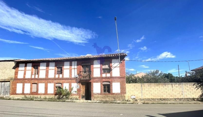 Casa En venta en Villaturiel photo 0