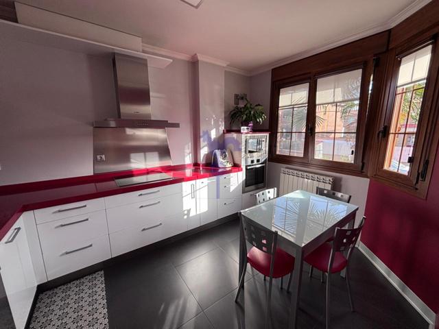 CHALET ADOSADO DE 4 HABITACIONES, CON HABITACION EN PLANTA BAJA photo 0