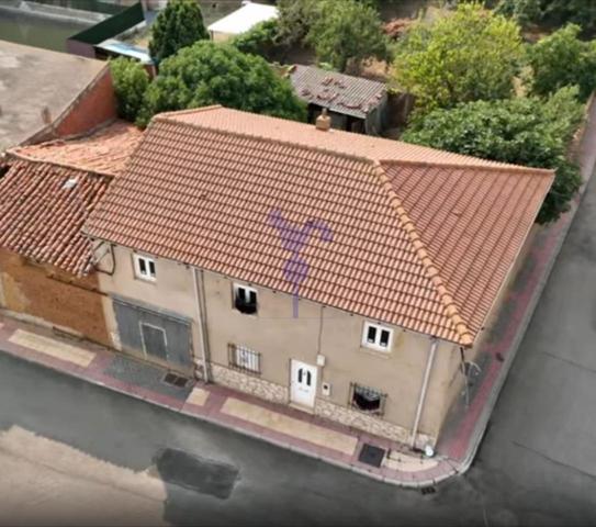 CASA CON PATIO photo 0