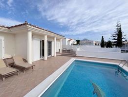 Villa En venta en Adeje photo 0