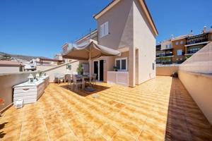 BONITO APARTAMENTO REFORMADO EN LA PARTE BAJA DE LOMA DOS CON 89 M2 DE TERRAZA. CONDICIONES DE SOL PERFECTAS. FÁCIL ACCESO. COMUNIDAD BAJA. photo 0