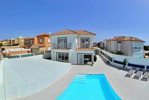 VILLA DE LUJO RECIÉN RENOVADA A POCOS PASOS DEL CENTRO DE MELONERAS. PISCINA PRIVADA CLIMATIZADA. GARAJE TRIPLE. UBICACIÓN PRIVILEGADA FRENTE A VILLA DEL CONDE. photo 0
