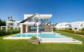 Villa en   venta  en Marbella,  lista  para  entrar  y  vivir photo 0