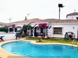 Villa  rustica  con  piscina  en  venta  en  Manilva photo 0